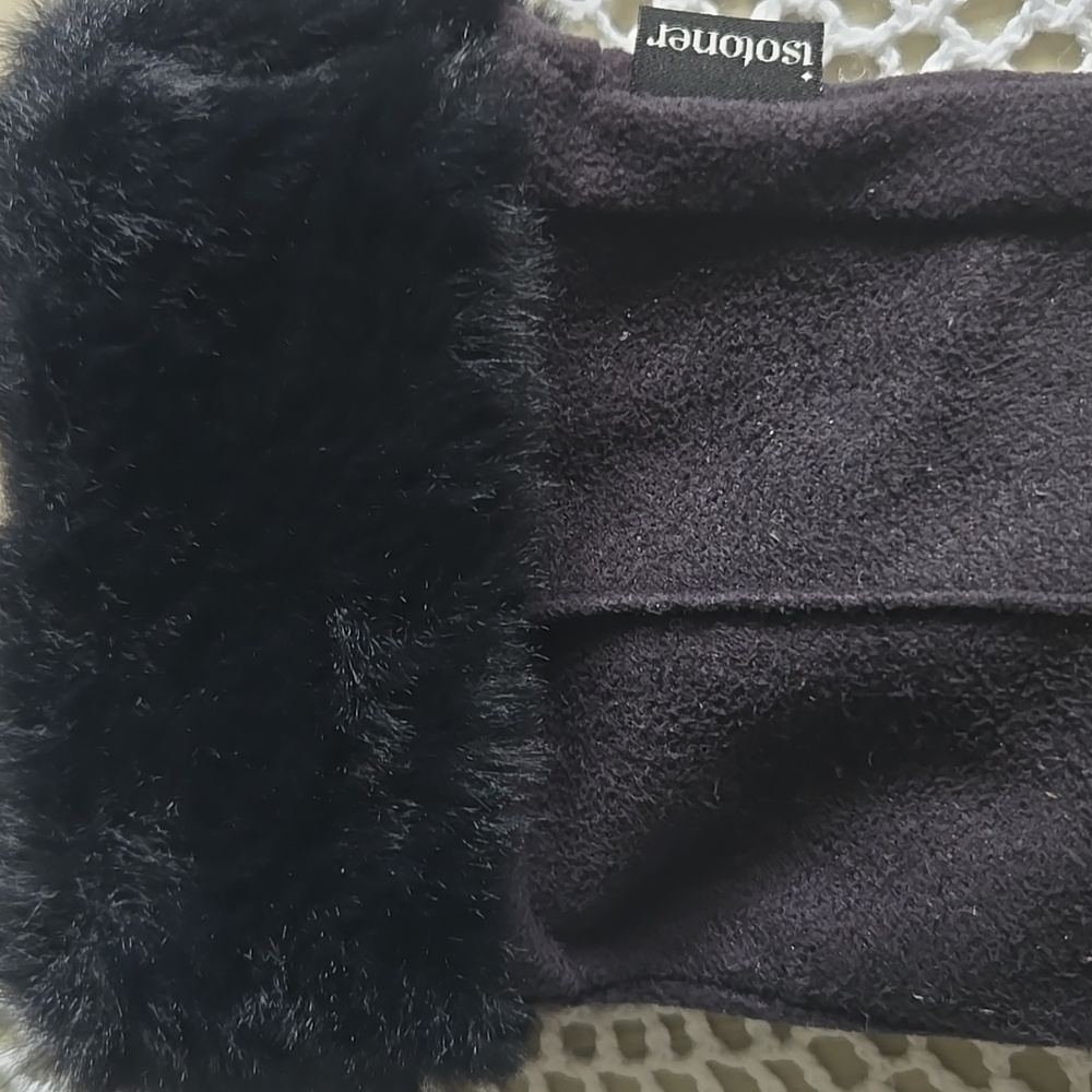 ISOTONER WOMEN'S BLACK FUR-TRIMMED GLOVES - Picture 3 of 8